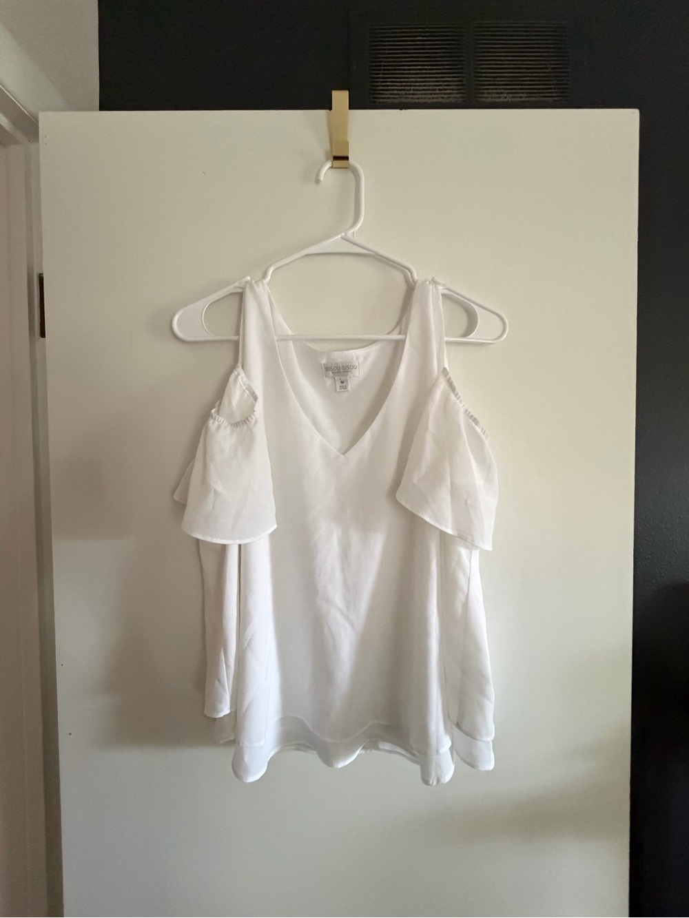 Bisou Bisou White Cold-Shoulder V-Neck Camisole